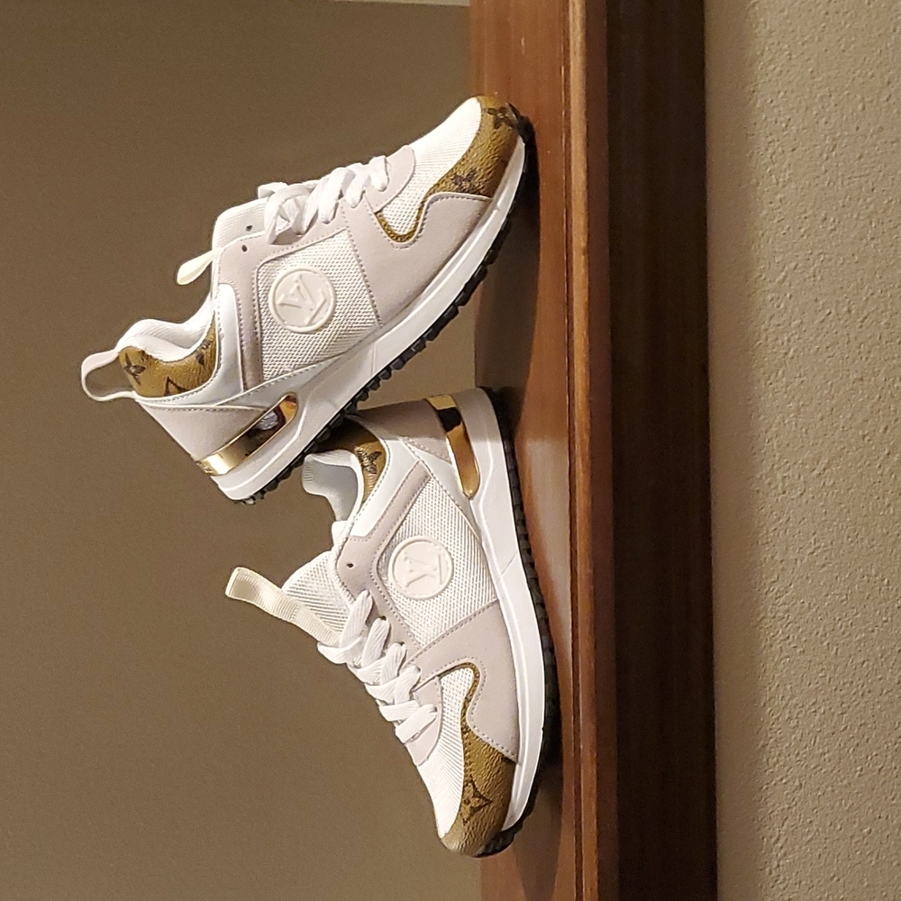 Shoe